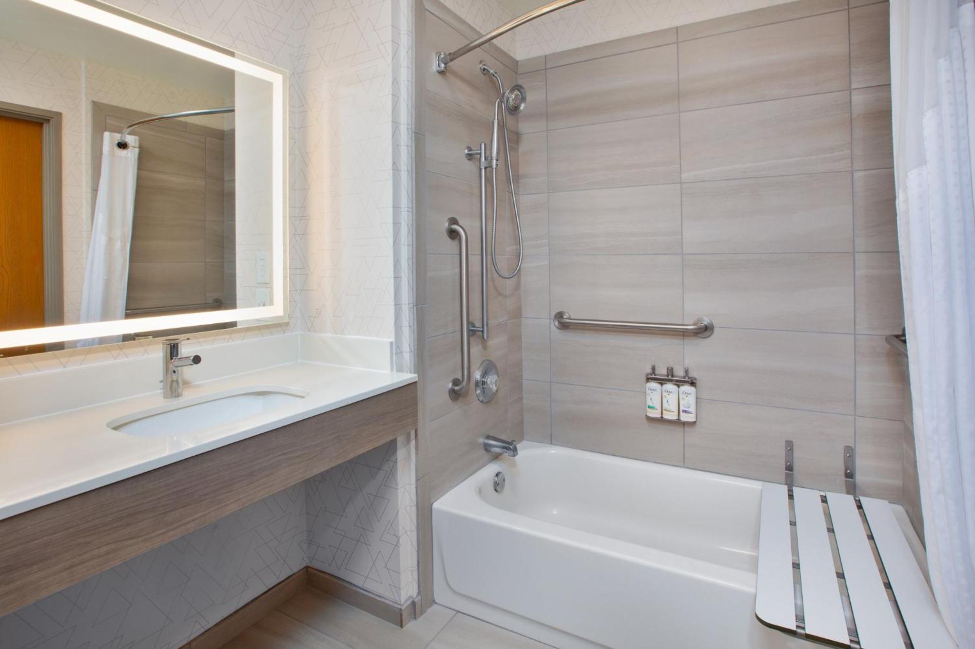 Holiday Inn Express & Suites Buffalo, An Ihg Hotel Ngoại thất bức ảnh