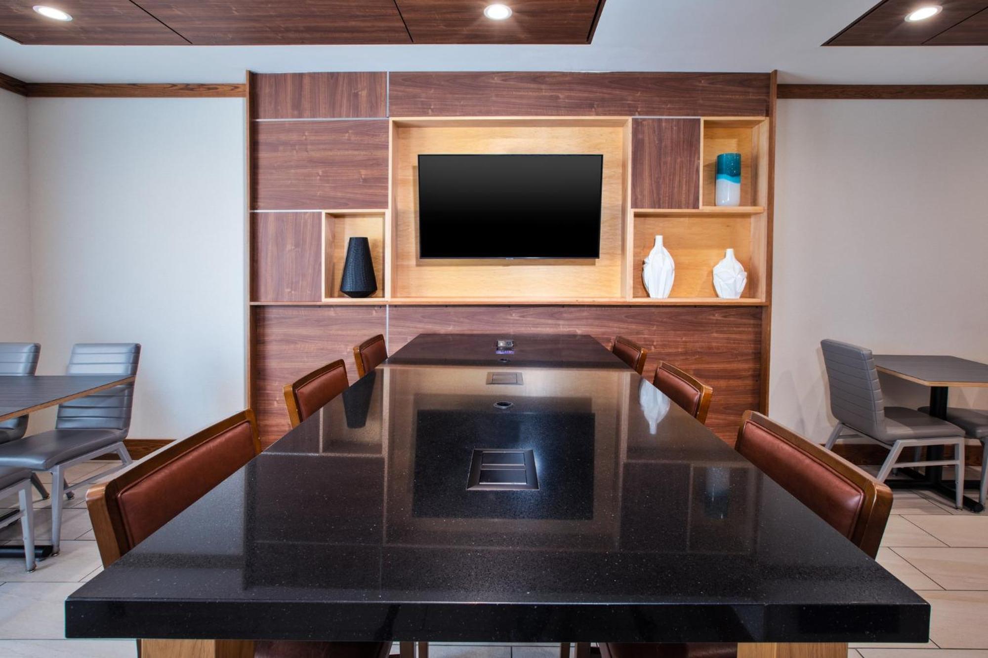 Holiday Inn Express & Suites Buffalo, An Ihg Hotel Ngoại thất bức ảnh