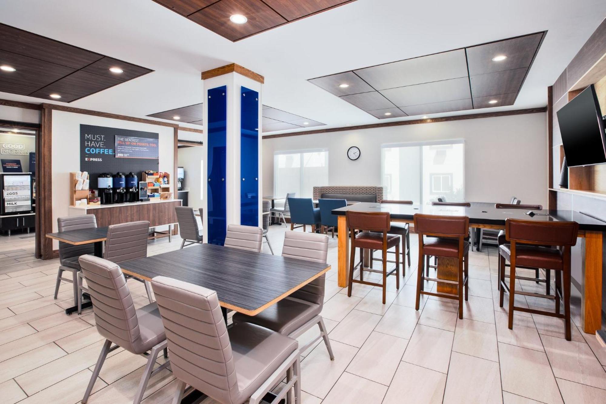 Holiday Inn Express & Suites Buffalo, An Ihg Hotel Ngoại thất bức ảnh