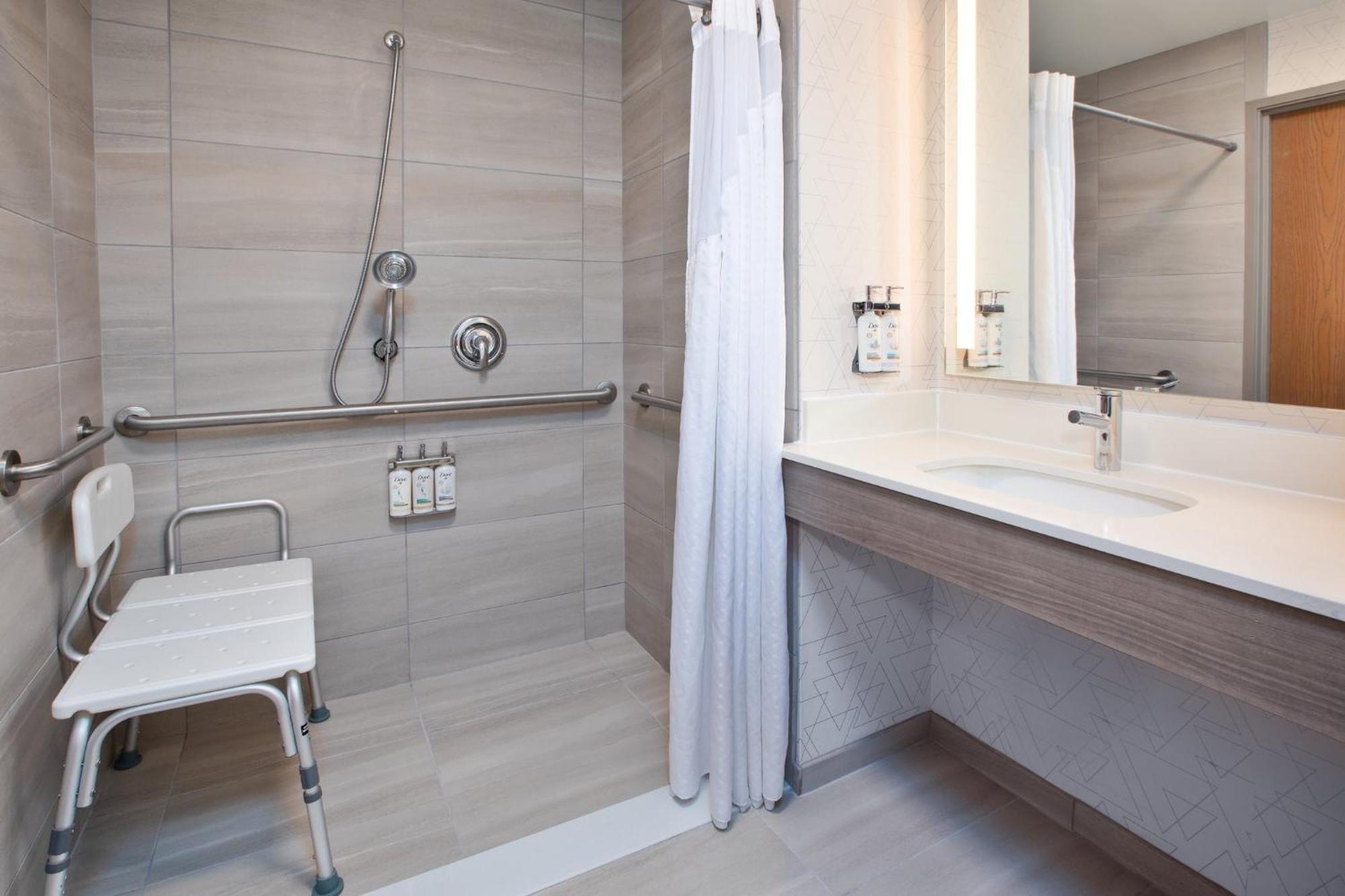 Holiday Inn Express & Suites Buffalo, An Ihg Hotel Ngoại thất bức ảnh